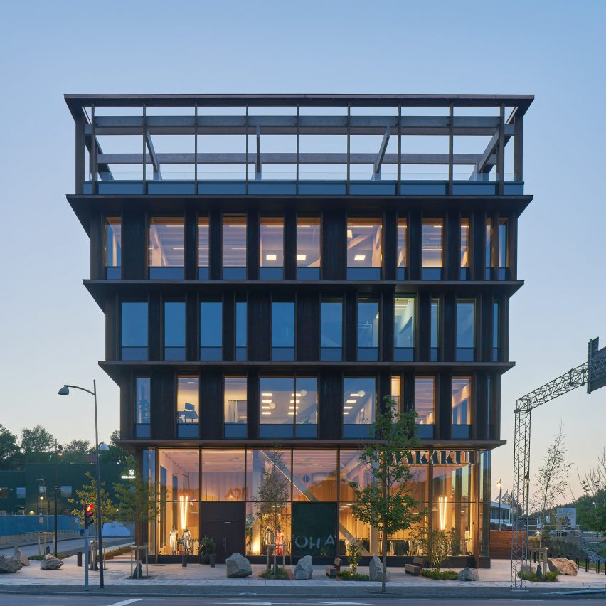 Street view of Gothenburg's first wooden office building called Nodi