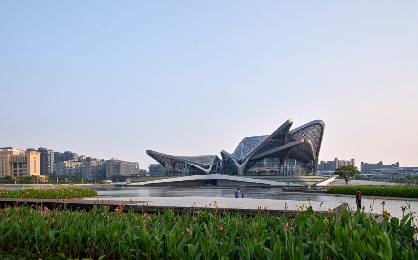 Centrul Civic de Arte Zaha Hadid Architects