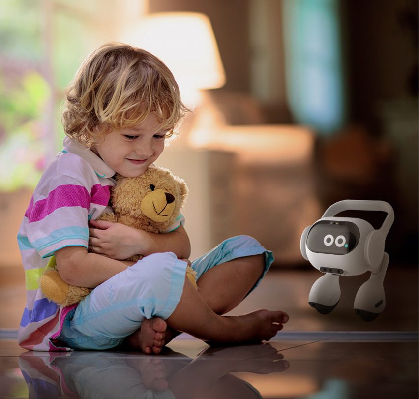 AI-powered robot wat،g over an unattended child