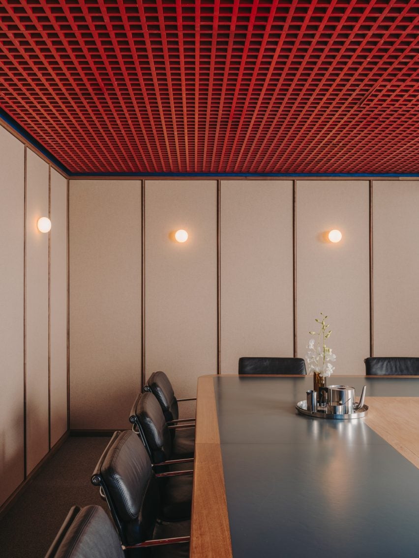 Bright gridded ceiling in a meeting room