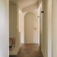 Arched doorways in Duplex by Atelier ST
