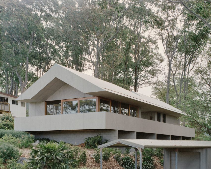 Edition Office se află în fruntea casei din New South Wales cu un acoperiș decupat cu „gura de pasăre”.
