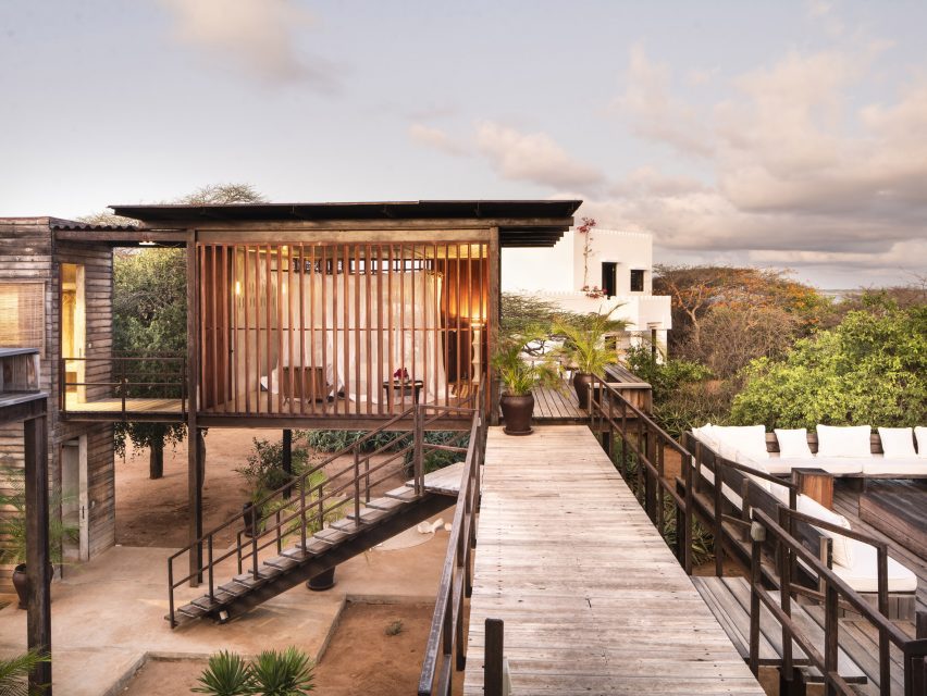 Bedrooms and bridges of Falcon House in Kenya