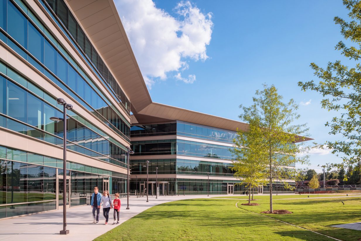 Foster + Partners tops South Carolina county building with “crisp edges ...