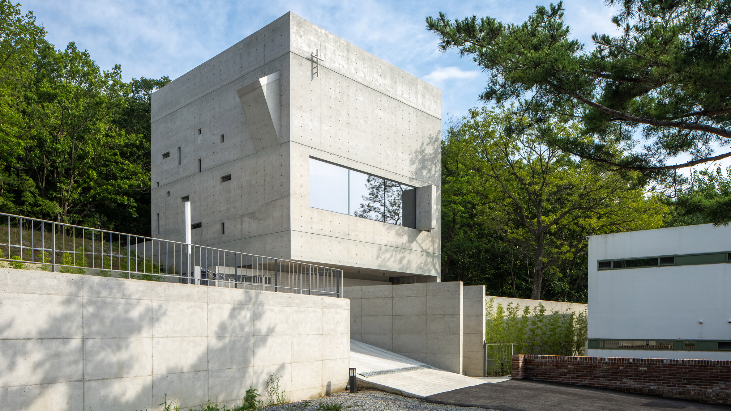 Atelier KOMA creates concrete Meditation Chapel in Incheon - Vimarsana News