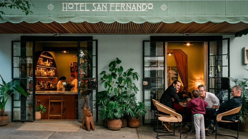 Hotel San Fernando Facade with diners