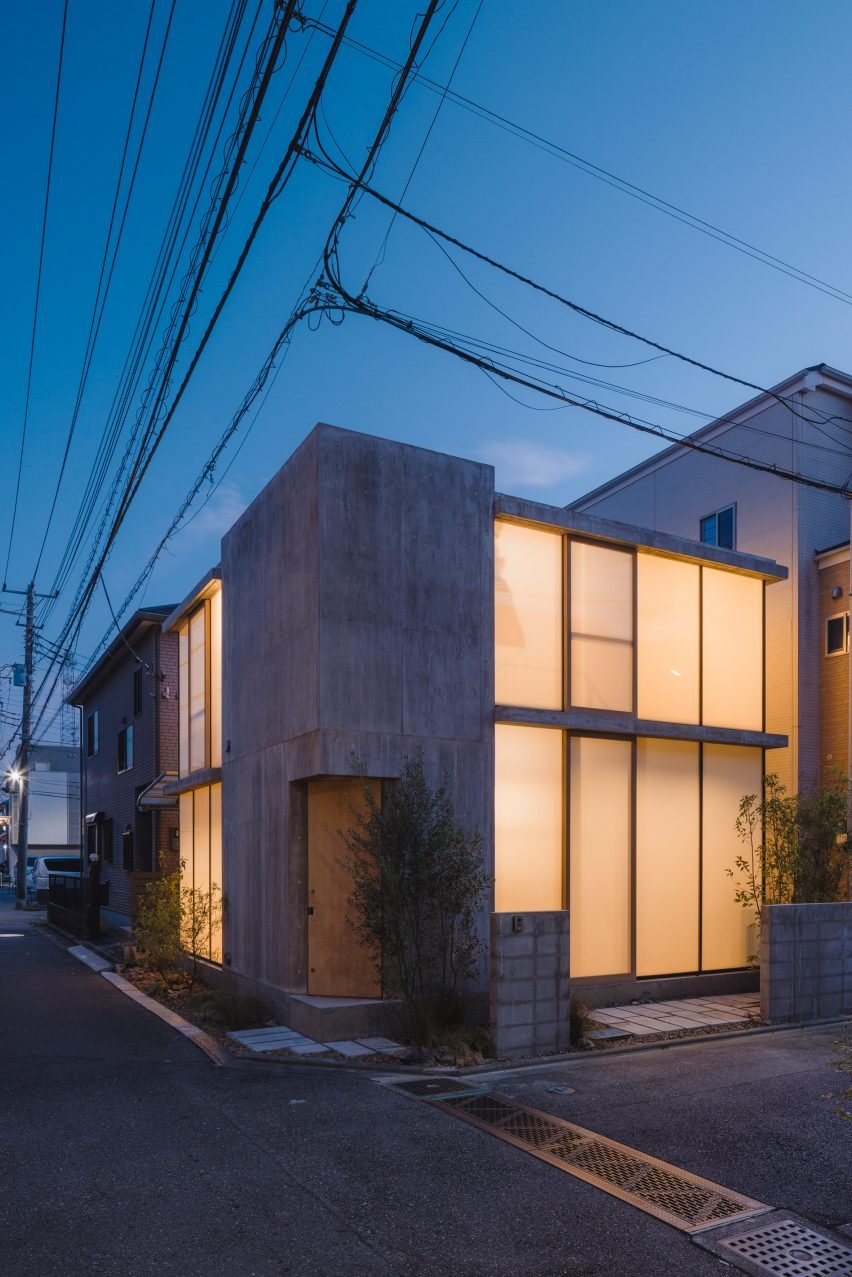 Dusk facade view of house in Japan by IGArchitects