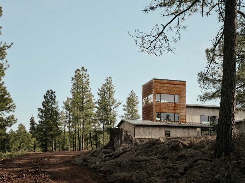 Rectilinear lookout tower finished in weathering steel