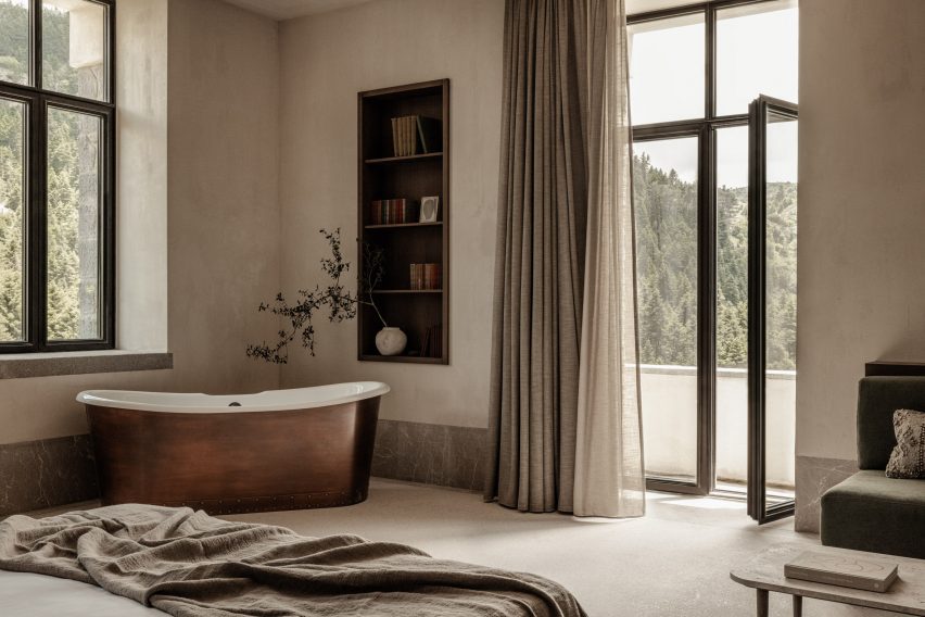 Bath in bedroom at Manna