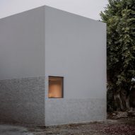 Moises Sánchez uses local construction methods for cubic Mexican house