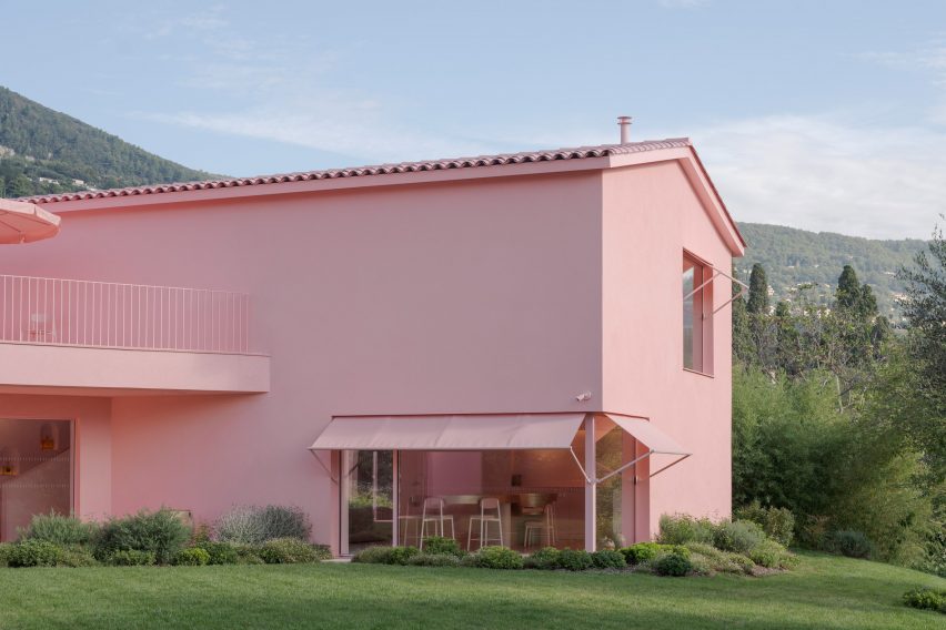 Domaine de la Rosa pink building in Grasse