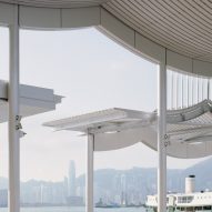 Undulating steel canopy over a promenade