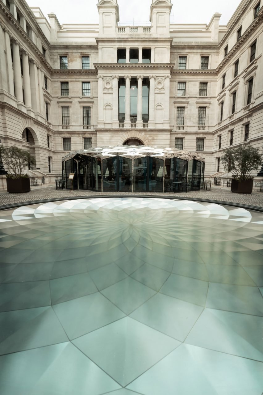 Pavilion and water fountain by DaeWha Kang Design in Whitehall