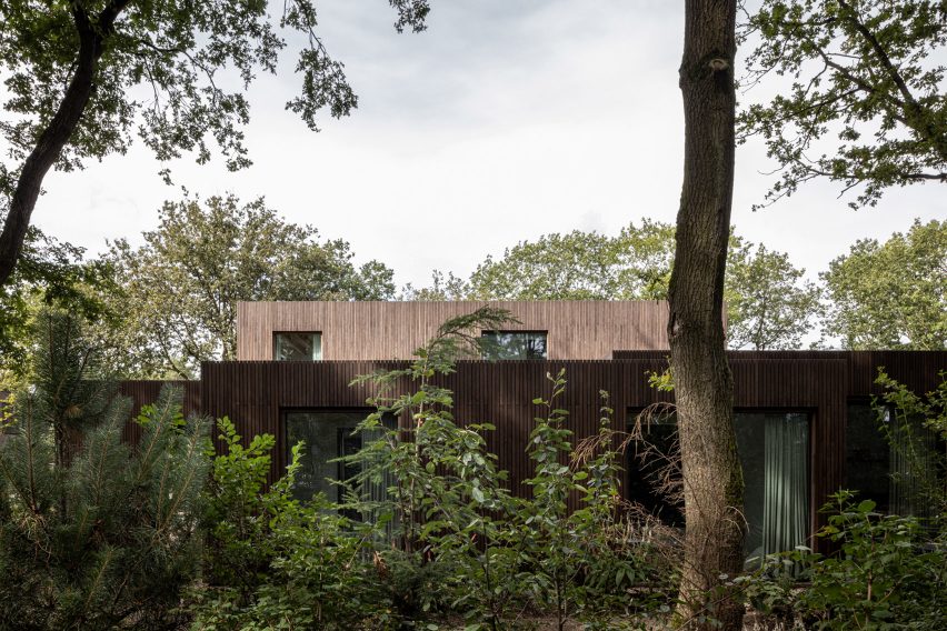 The bamboo-clad exterior of the Open Park Villa by i29