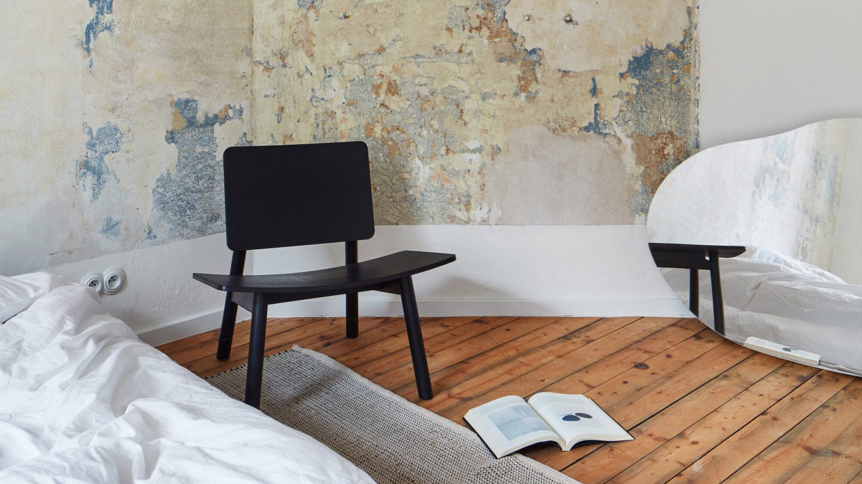 Plus One Architects uncovers paintwork of century-old Czech apartment - Vimarsana News