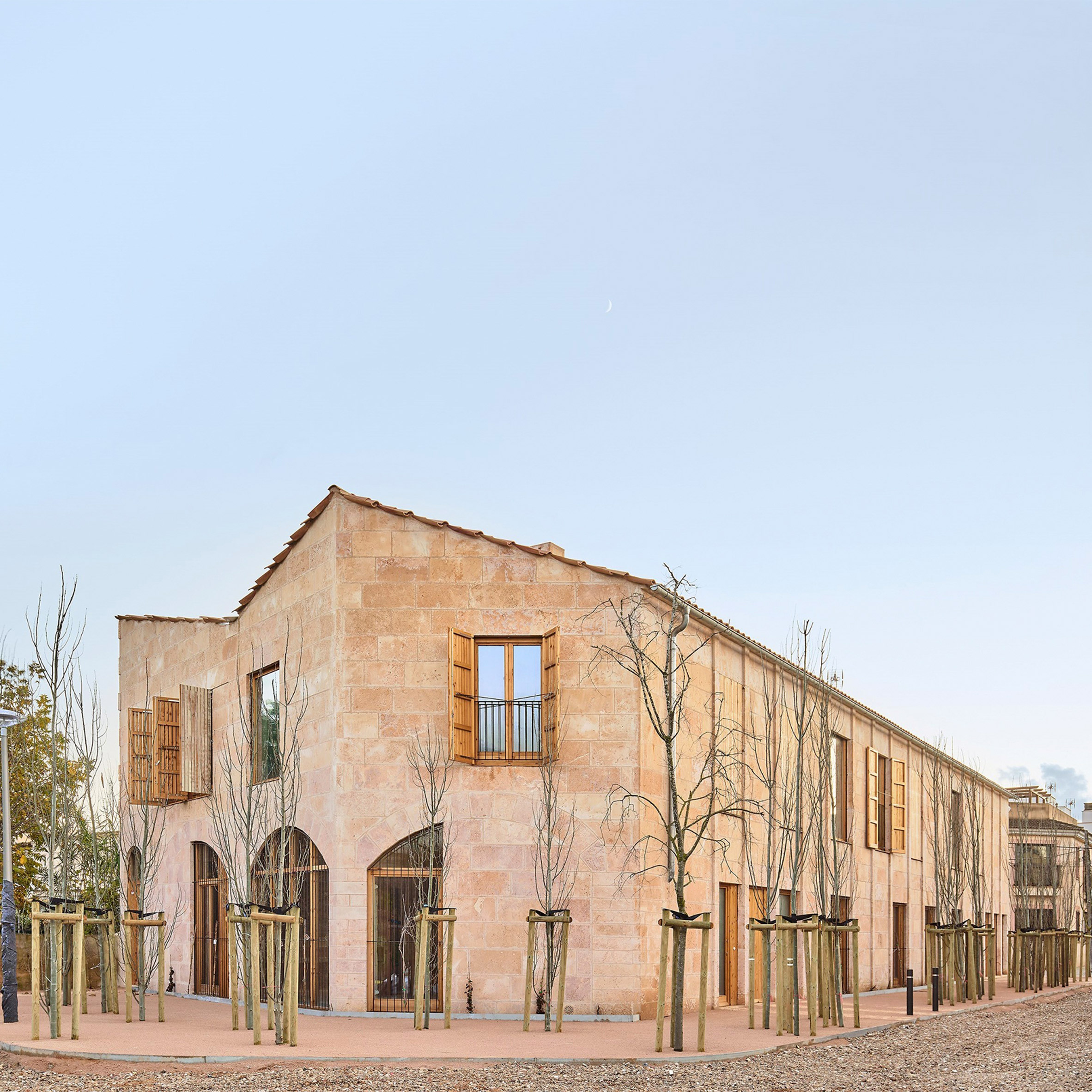 Stone facade of 8 Social Dwellings by IBAVI in Palma de Mallorca