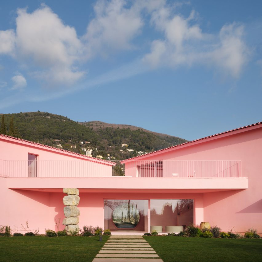Pink villa Domaine de la Rosa for Lancôme by Nem Architectes