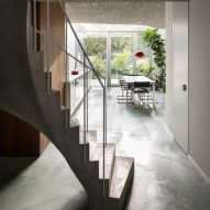 Memo Architectuur organises Belgian home renovation around concrete spiral staircase