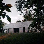 StudioAC places cedar-clad house on natural ridge in Ontario