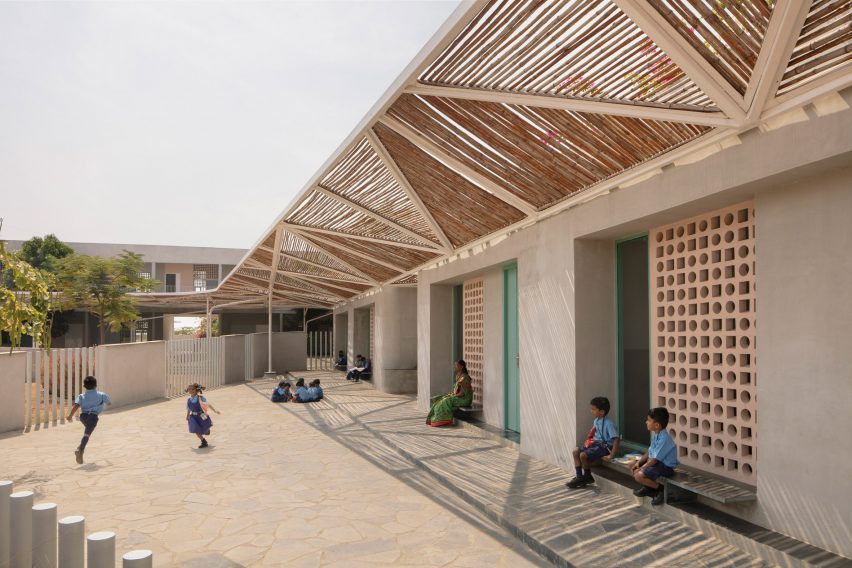 CollectiveProject nuanțe școală indiană renovată cu baldachin de bambus