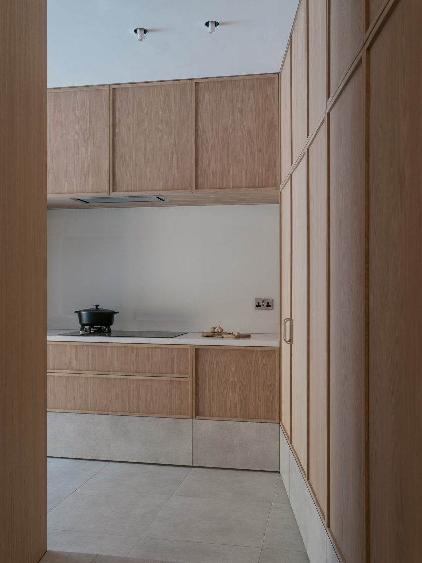 Oak kitchen cabinetry