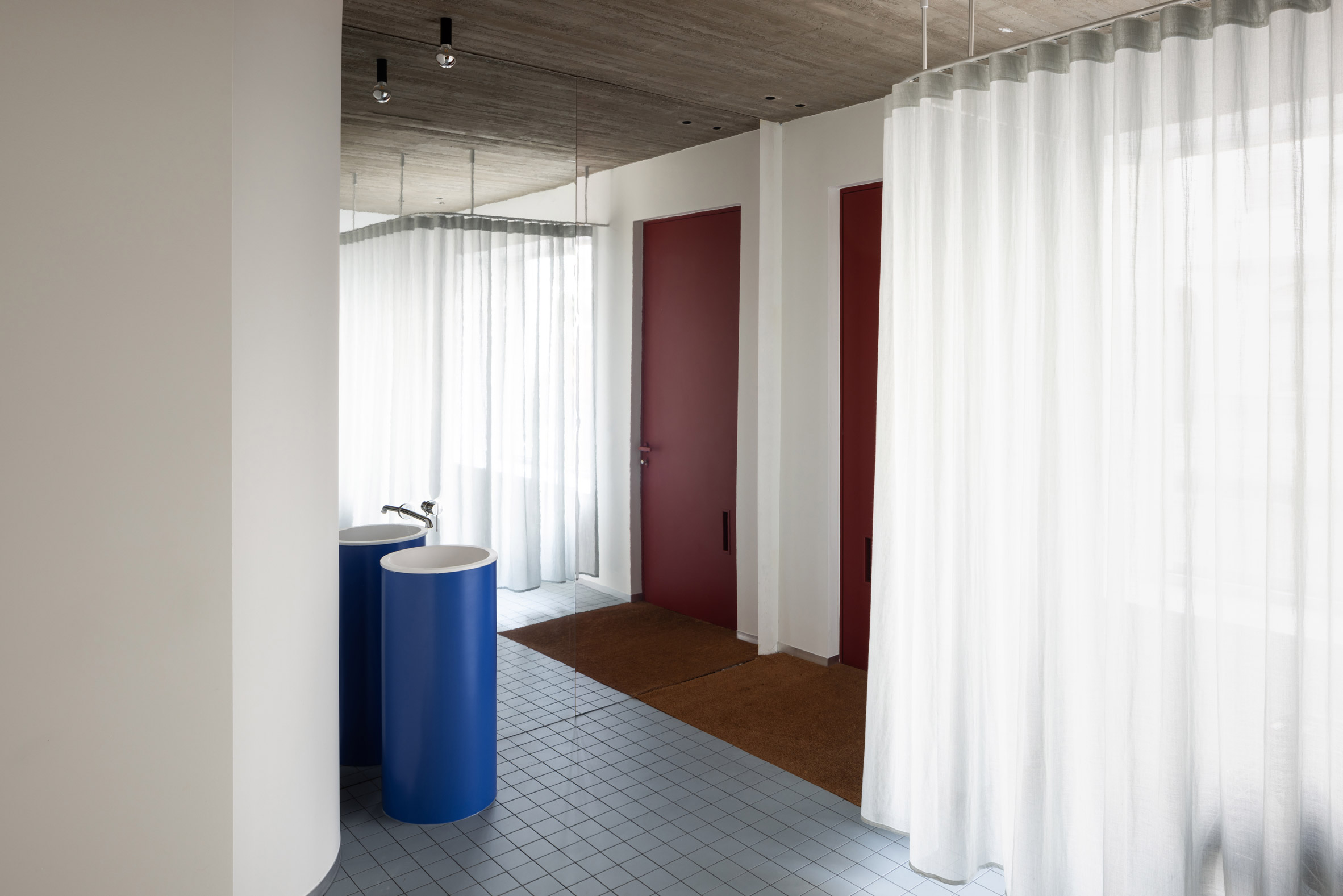Home entryway of Well by Memo Architectuur in Mortsel, Belgium
