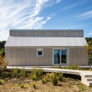 Concrete dwelling by AOA Architects