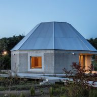 Octagonal concrete home by AOA Architects