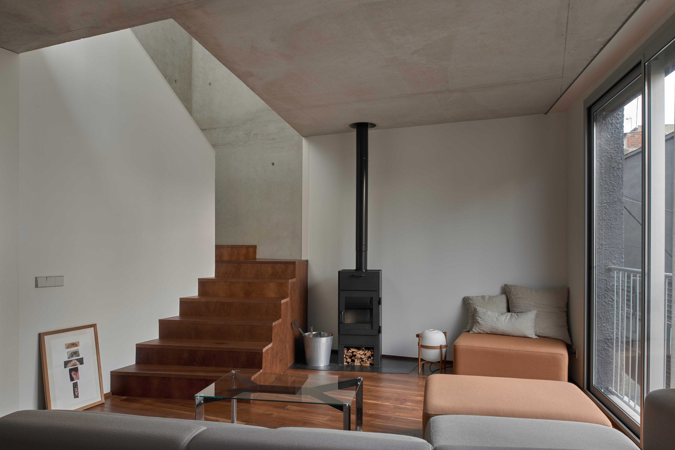 Living room of house in Barcelona by Juan Gurrea Rumeu of Gr-os