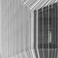 Pleated aluminium mesh facade