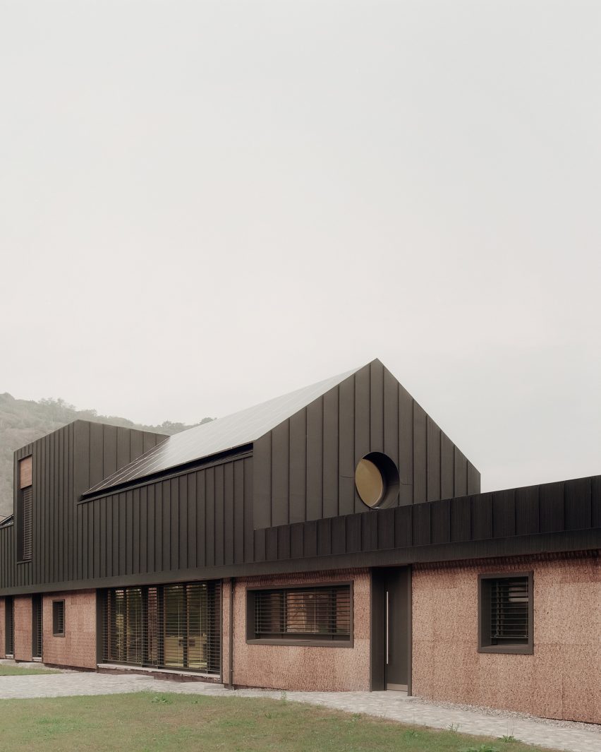 Exterior of cork-clad home in Italy by LCA Architetti