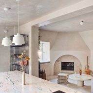 Casamontesa house with arched fireplace