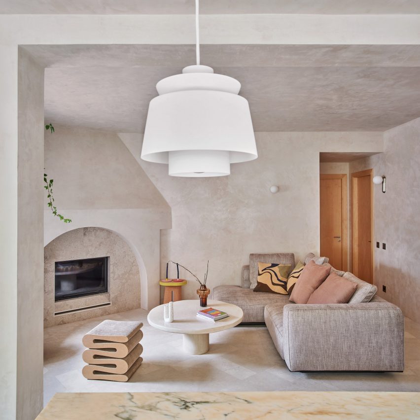 Casamontesa house with vaulted fireplace