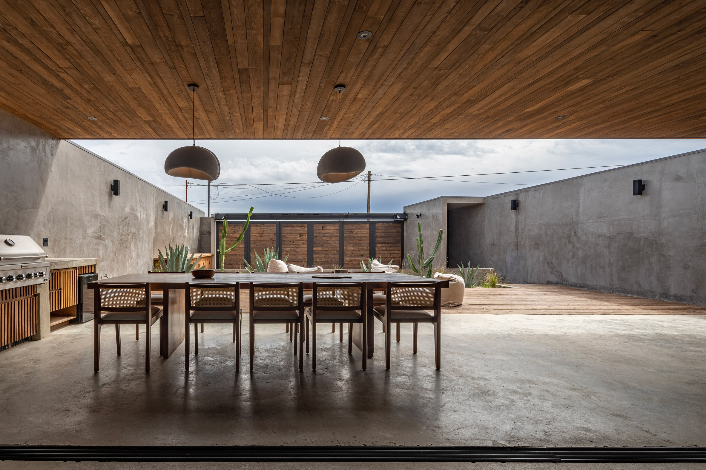 Rectilinear concrete house by Cesar Mancillas