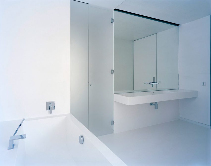 Corian Solid Surface range used across bathroom worktops in a Berlin apartment