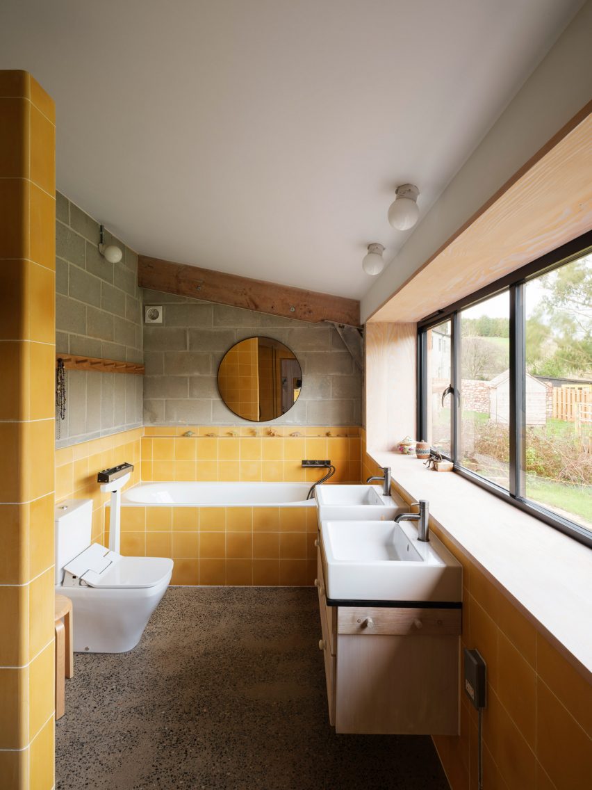 Bathroom of Cowshed by David Kohn Architects