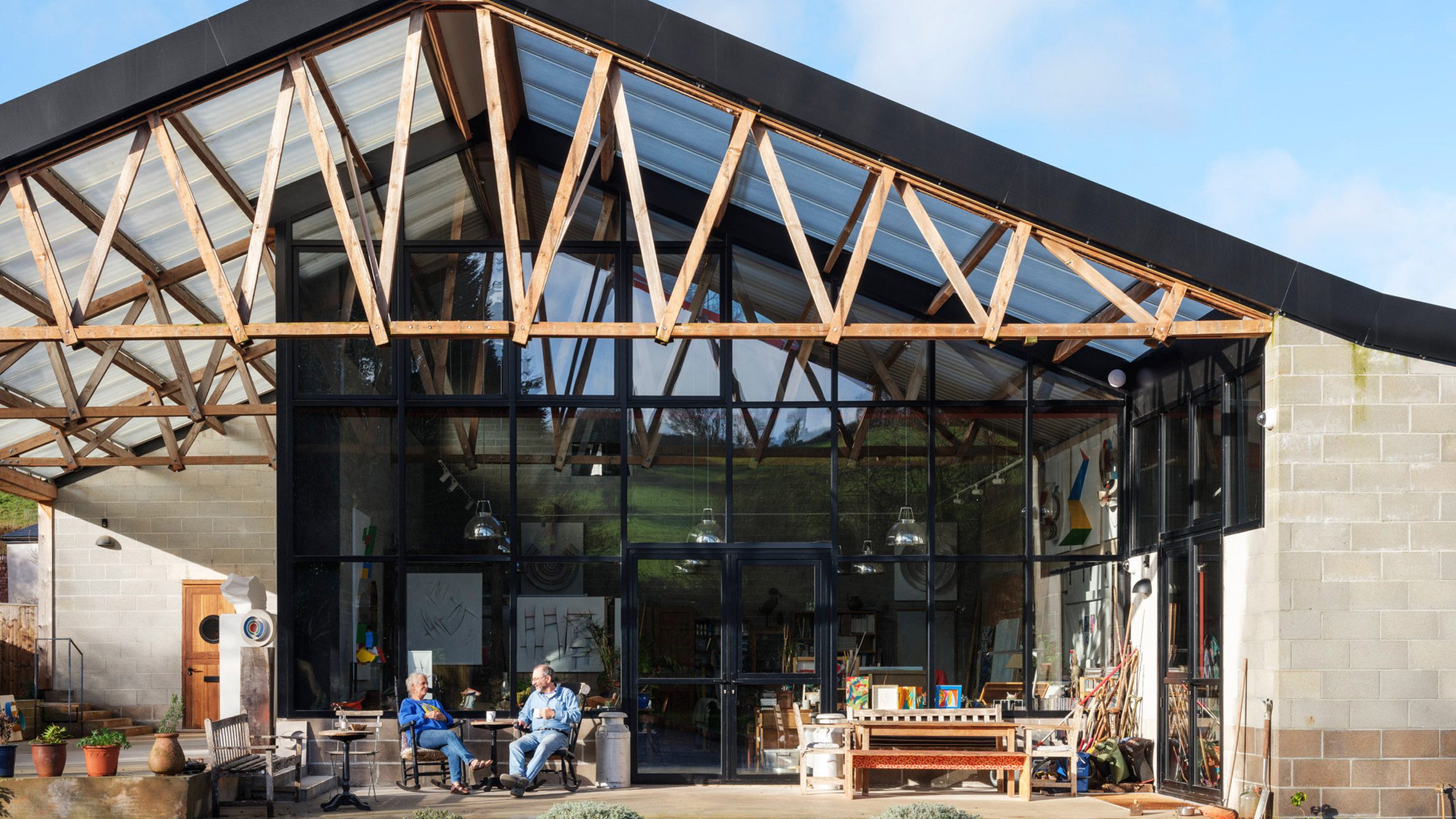 David Kohn Architects celebrates "marks of former life" at Cowshed house - Vimarsana News