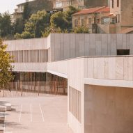 Amelia Tavella Architectes completes limestone-clad school in southern France