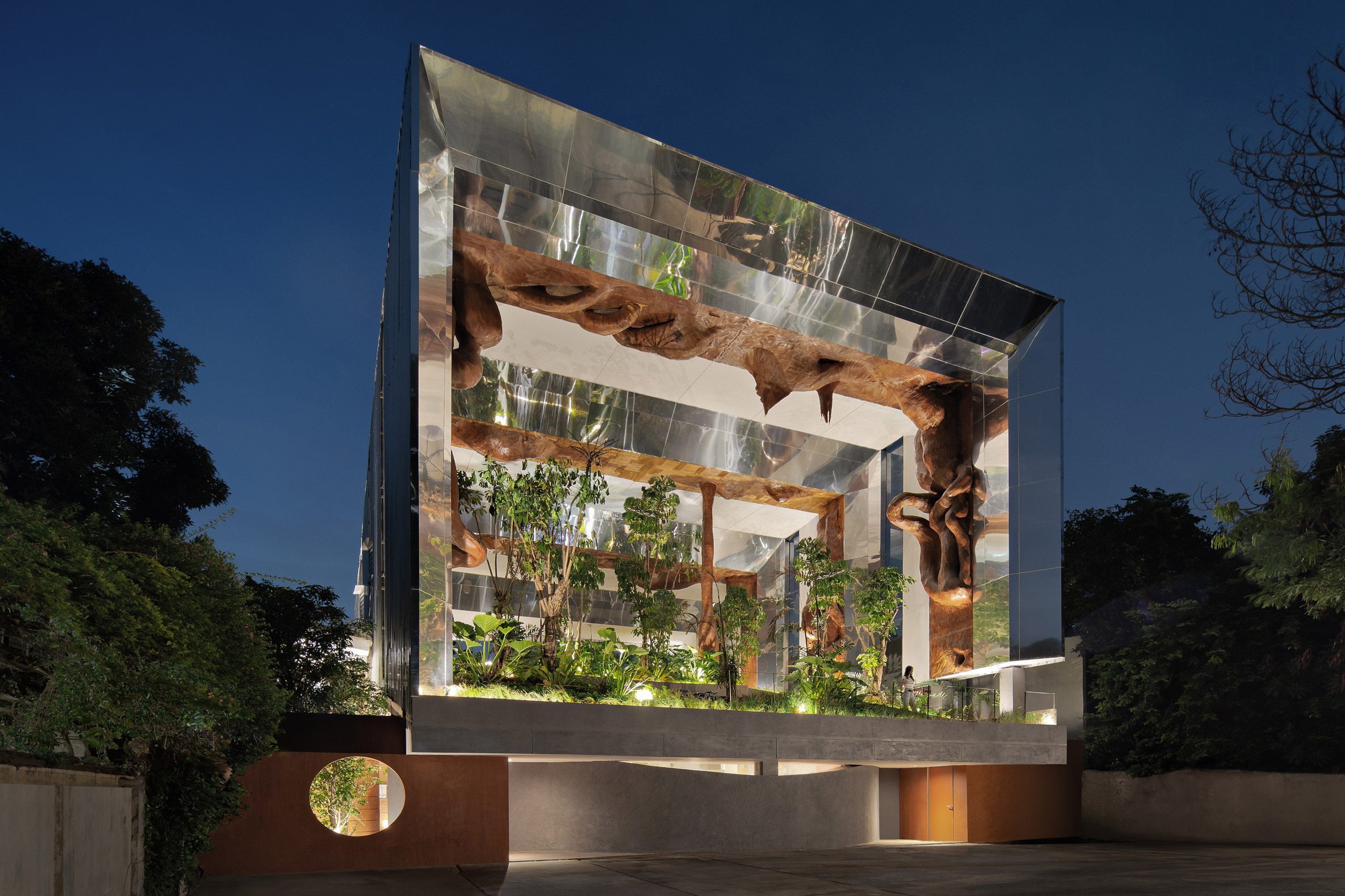 Exterior view of mirrored garden by RAD+ar