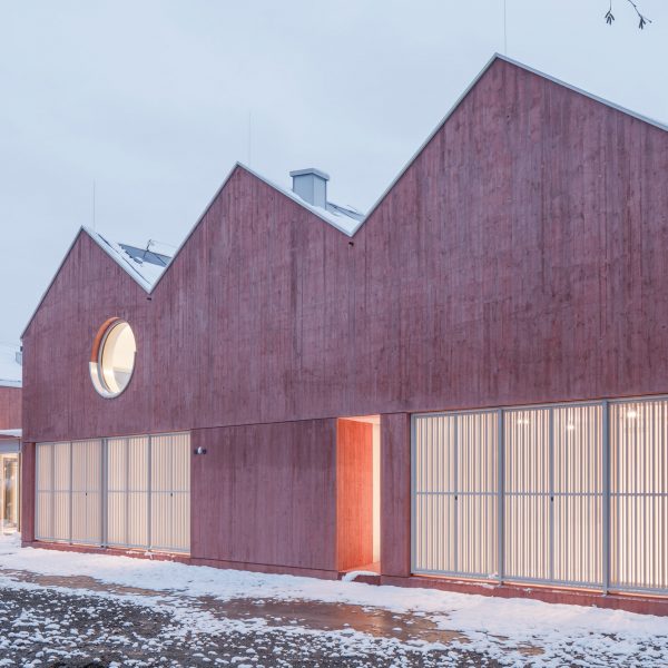 Steiner Architecture finishes sculptural Clinic in Anif with red concrete