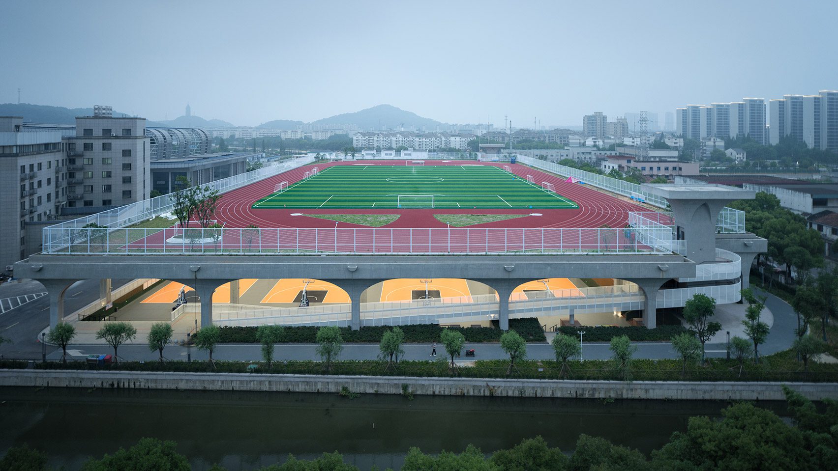 UAD 支撑中国屋顶足球场的混凝土拱顶