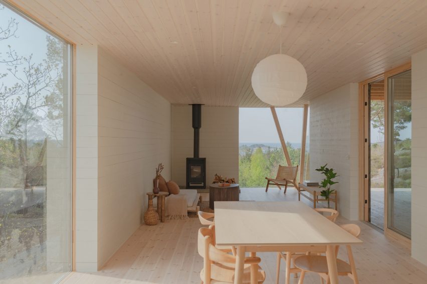 View of living ،e interior at I/O Cabin by Erling Berg