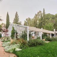 Kresta Garden House greenhouse with pergola