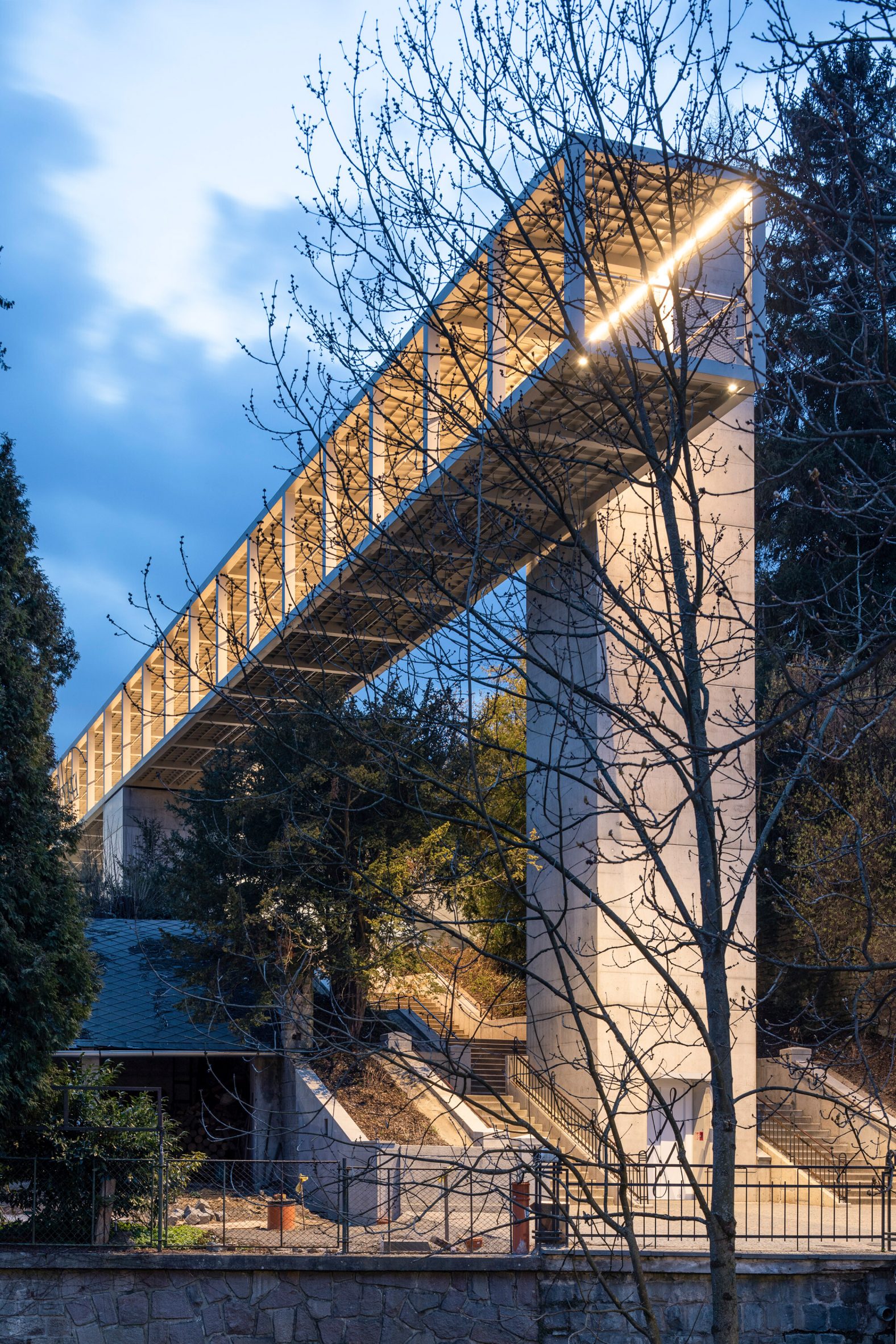 Ehl & Koumar Architekti unveils footbridge with cantilevered