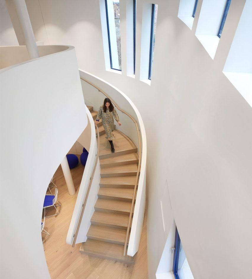 Curving staircase in a double-heigh space by Studio Libeskind