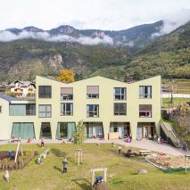 MoDus Architects' Tartan School brings together children of all ages