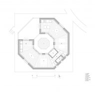 Floor plan of the octagonal house at Hoji Gangneung by AOA Architect