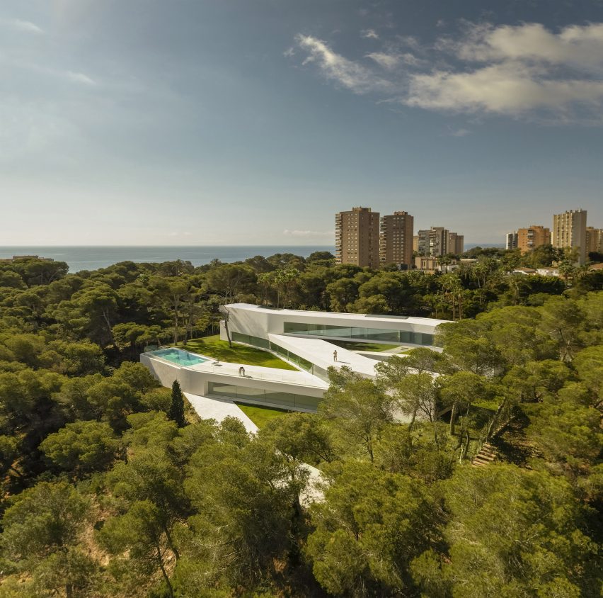 Aerial view of Sabater House by Fran Silvestre Arquitectos