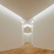 White gallery interior at the Àlvaro Siza Wing at the Serralves Museum