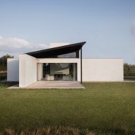 Stef Claes models rural Belgian home on mid-century modern architecture